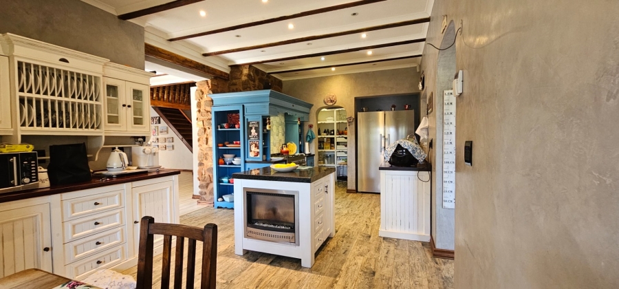 6 Bedroom Property for Sale in Hartbeesfontein North West